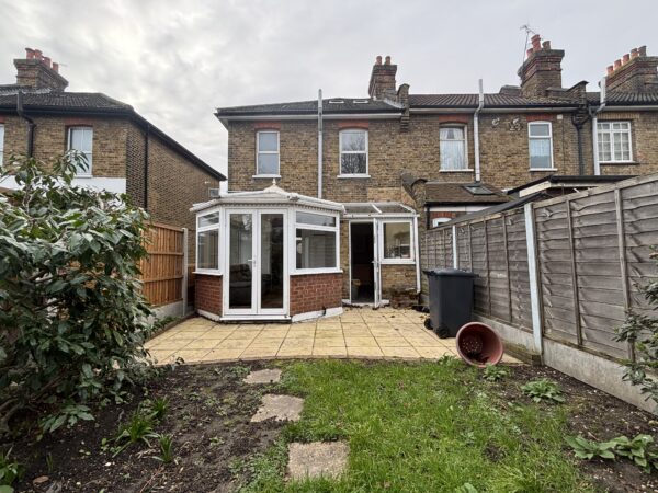 St. Lawrence Road, Upminster, RM14