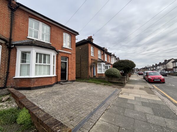 St. Lawrence Road, Upminster, RM14