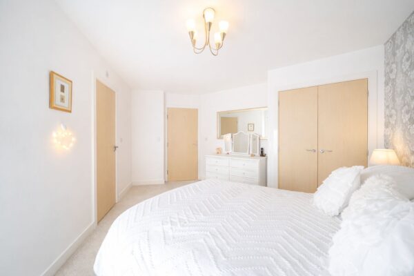 Hyde Close, Kensington Court, RM1