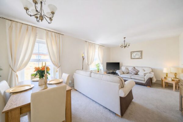 Hyde Close, Kensington Court, RM1