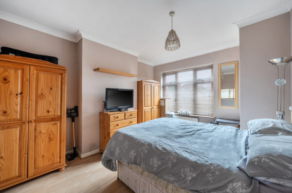 St. Marys Lane, Upminster, RM14