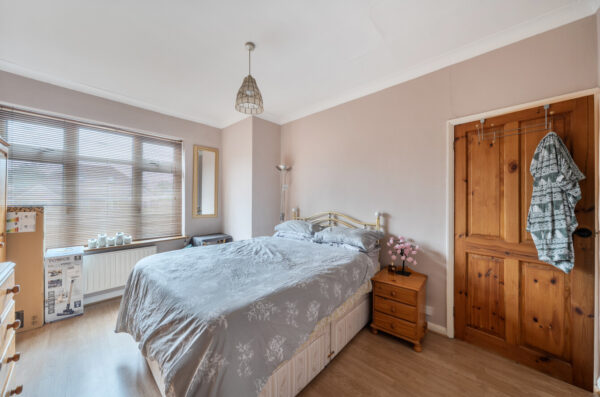 St. Marys Lane, Upminster, RM14