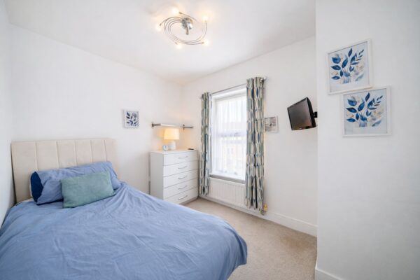 Hyde Close, Kensington Court, RM1