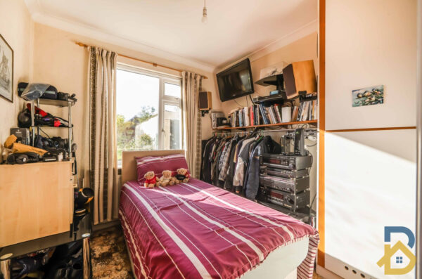 Derby Avenue, Upminster, RM14