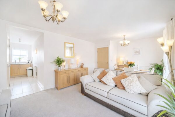 Hyde Close, Kensington Court, RM1