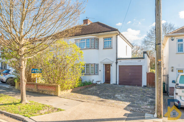 River Drive, Upminster, RM14