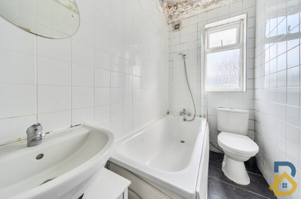 31a Seven Kings Road, Ilford - IG3 8DQ