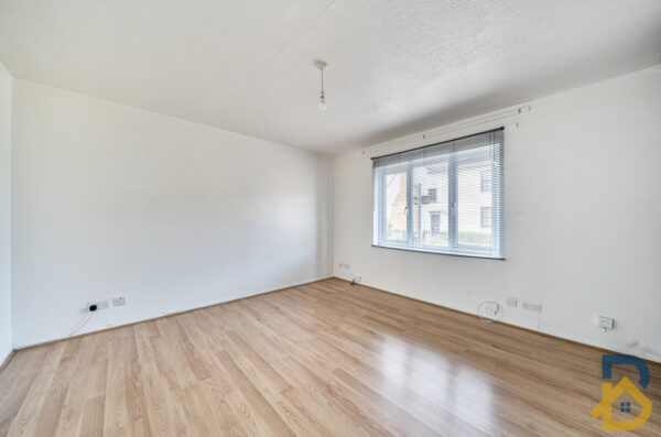 Gidea Close, South Ockendon, RM15