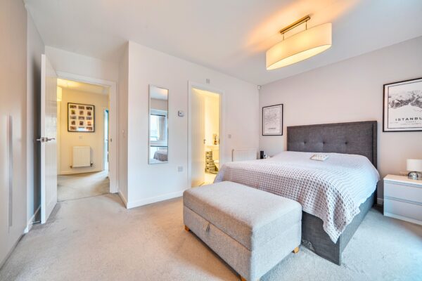 Holmesley Road, Borehamwood, WD6