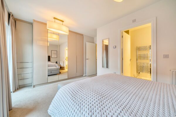 Holmesley Road, Borehamwood, WD6