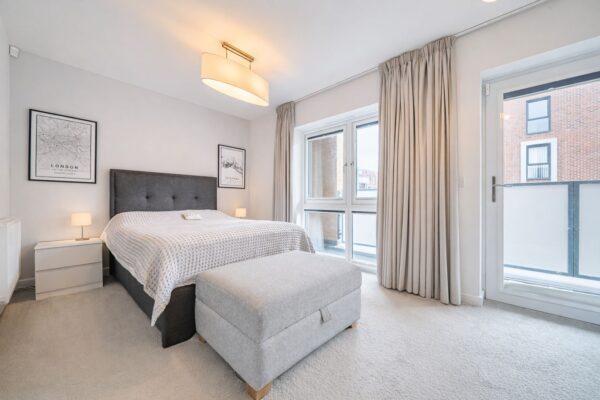 Holmesley Road, Borehamwood, WD6