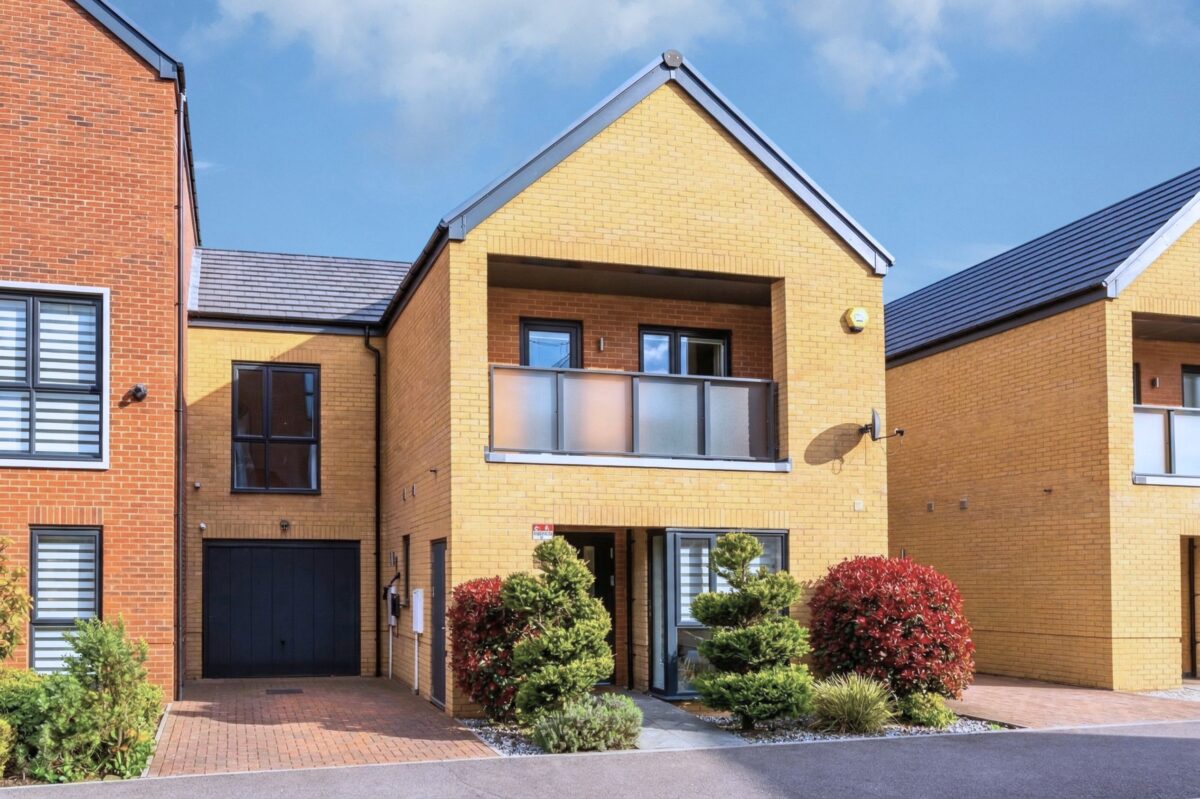 Holmesley Road, Borehamwood, WD6