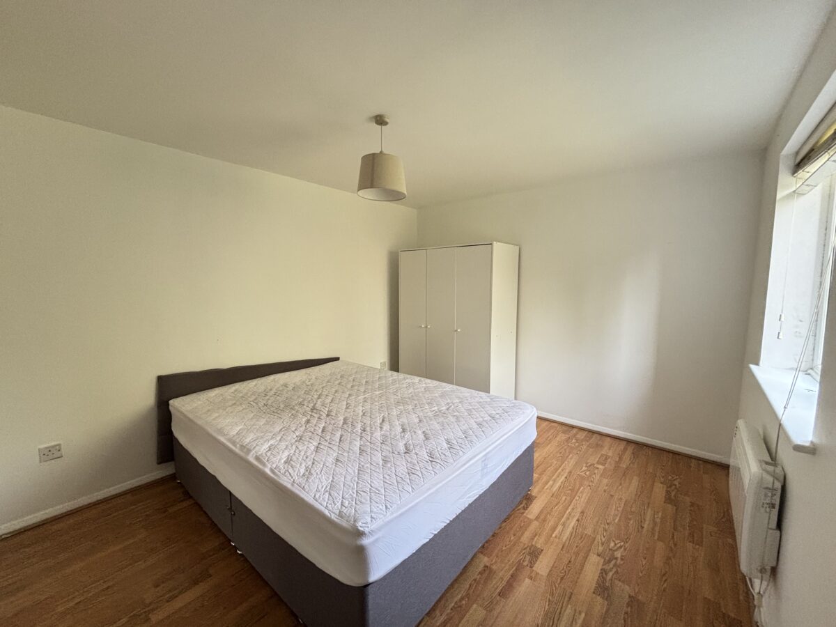 Naunton Way, Hornchurch, RM12