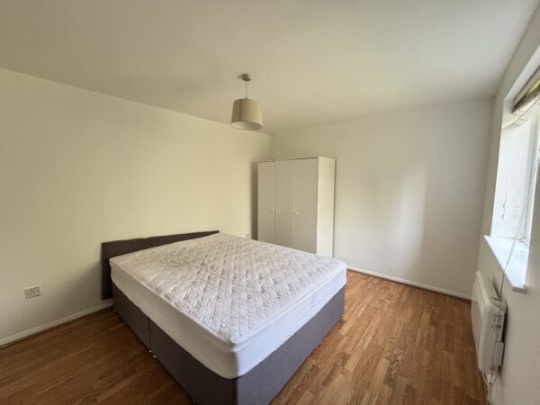 Naunton Way, Hornchurch, RM12