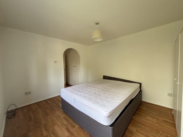 Naunton Way, Hornchurch, RM12