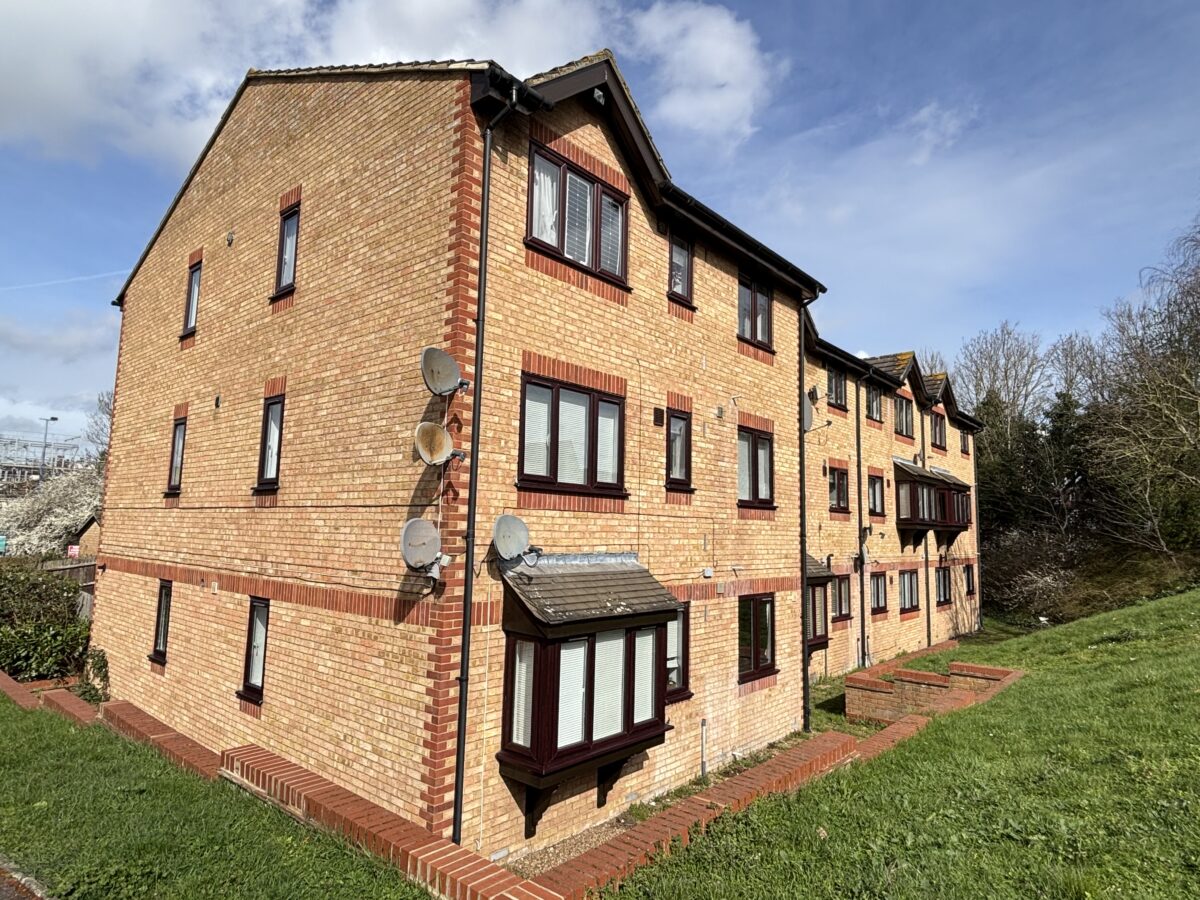 Naunton Way, Hornchurch, RM12