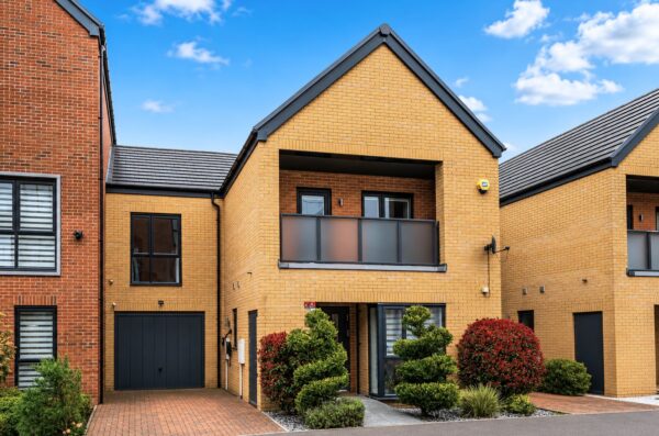 Holmesley Road, Borehamwood, WD6