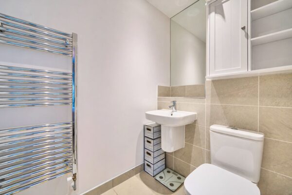 Holmesley Road, Borehamwood, WD6