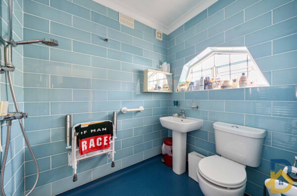 Derby Avenue, Upminster, RM14