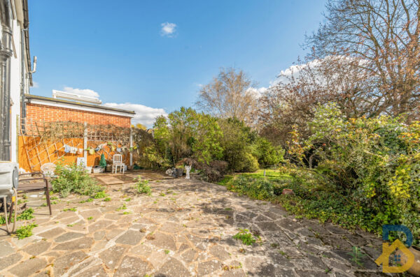 River Drive, Upminster, RM14