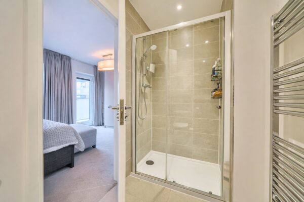 Holmesley Road, Borehamwood, WD6