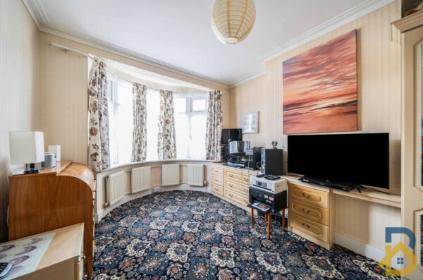 Derby Avenue, Upminster, RM14