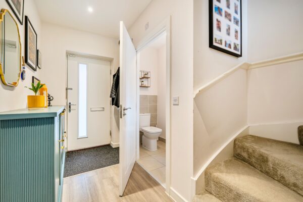 Holmesley Road, Borehamwood, WD6