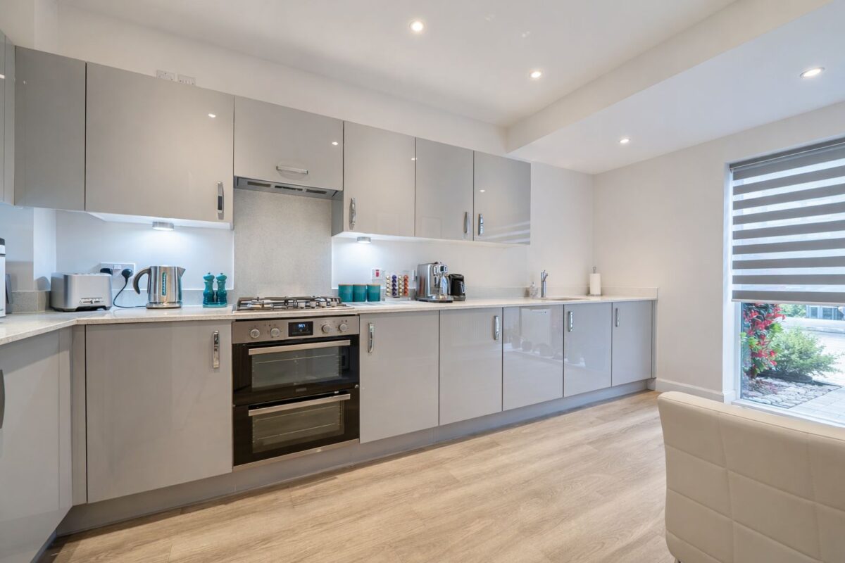 Holmesley Road, Borehamwood, WD6