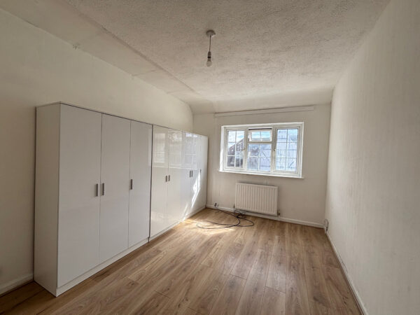 Ford Road, Dagenham, RM10