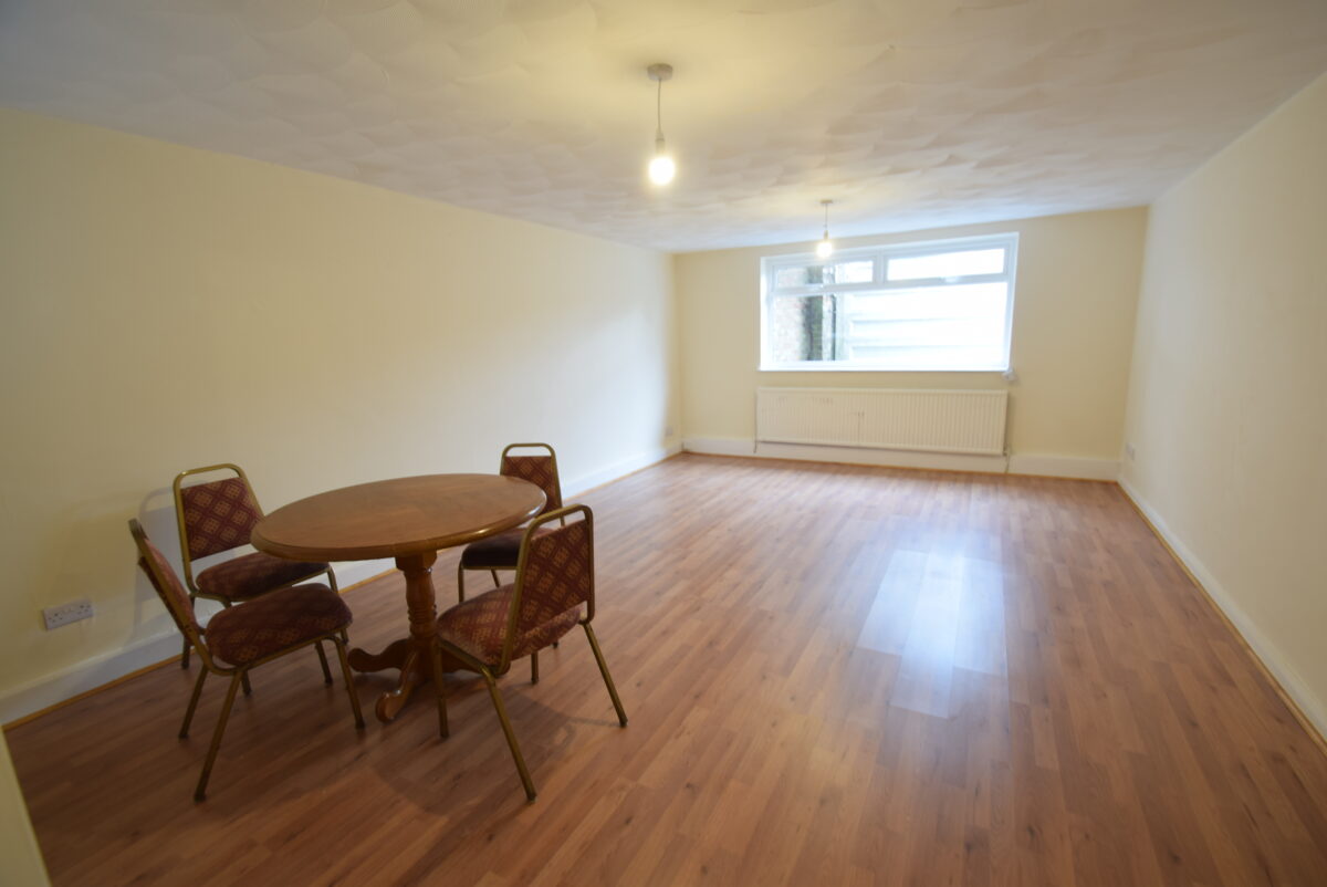 New Road, Dagenham, RM10