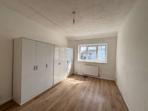 Ford Road, Dagenham, RM10