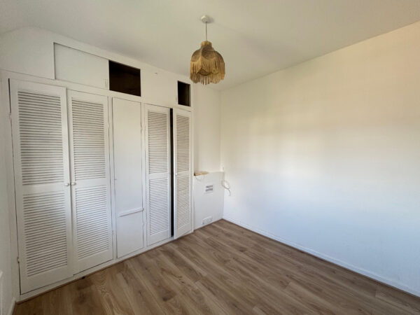 Ford Road, Dagenham, RM10