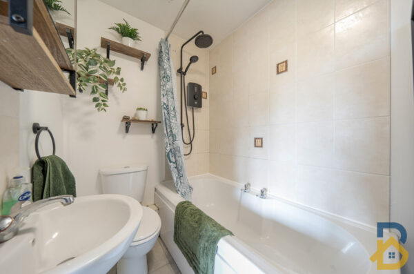 Creasey Close, Hornchurch, RM11