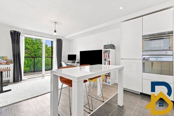 Huntingdon Drive, Baneberry Lodge, RM3