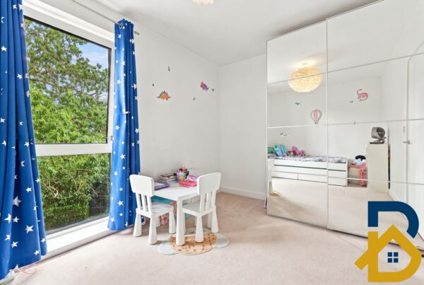 Huntingdon Drive, Baneberry Lodge, RM3