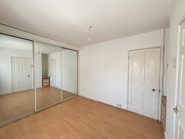Wood Lane, Dagenham, RM8