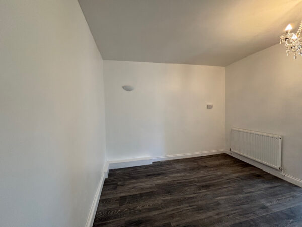 Wood Lane, Dagenham, RM8