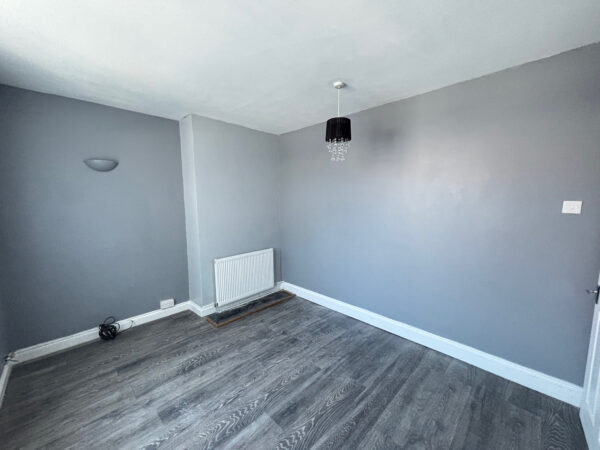 Wood Lane, Dagenham, RM8