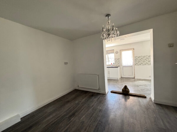 Wood Lane, Dagenham, RM8