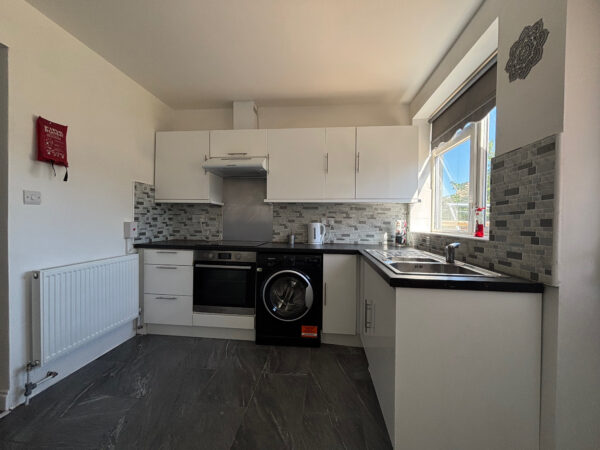 Wood Lane, Dagenham, RM8