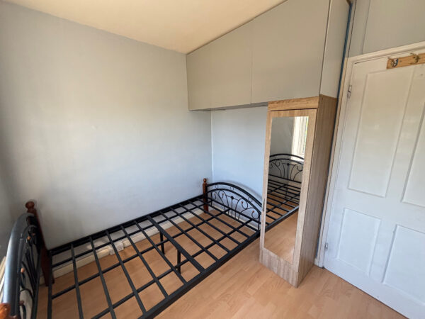 Wood Lane, Dagenham, RM8