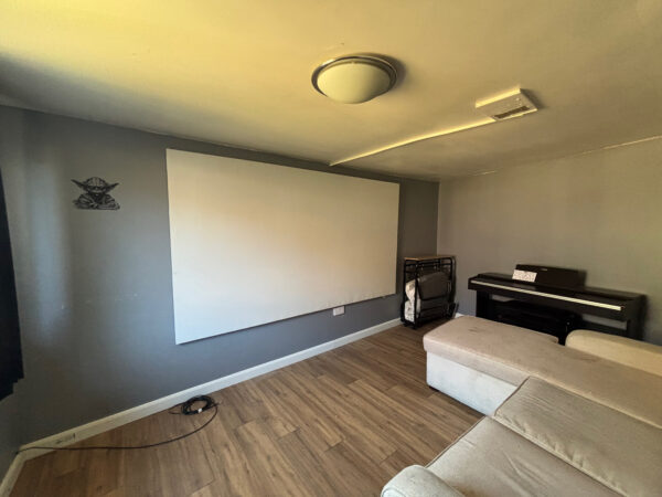 Wood Lane, Dagenham, RM8