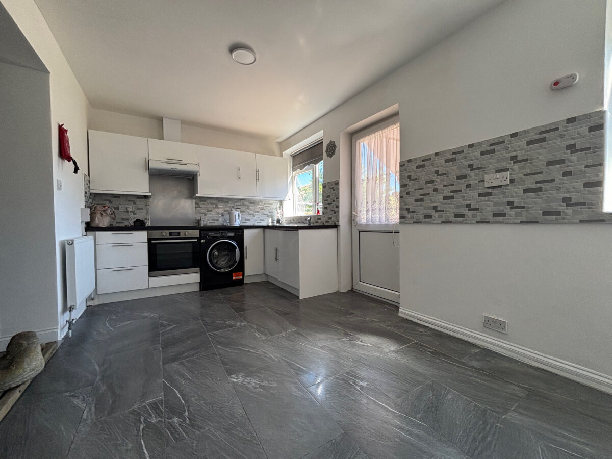 Wood Lane, Dagenham, RM8
