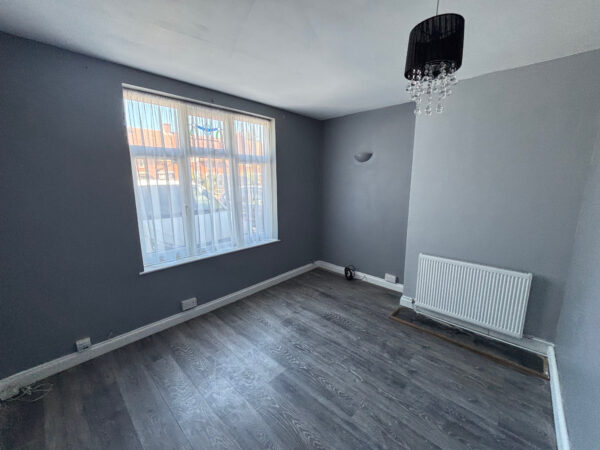 Wood Lane, Dagenham, RM8