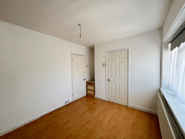 Wood Lane, Dagenham, RM8
