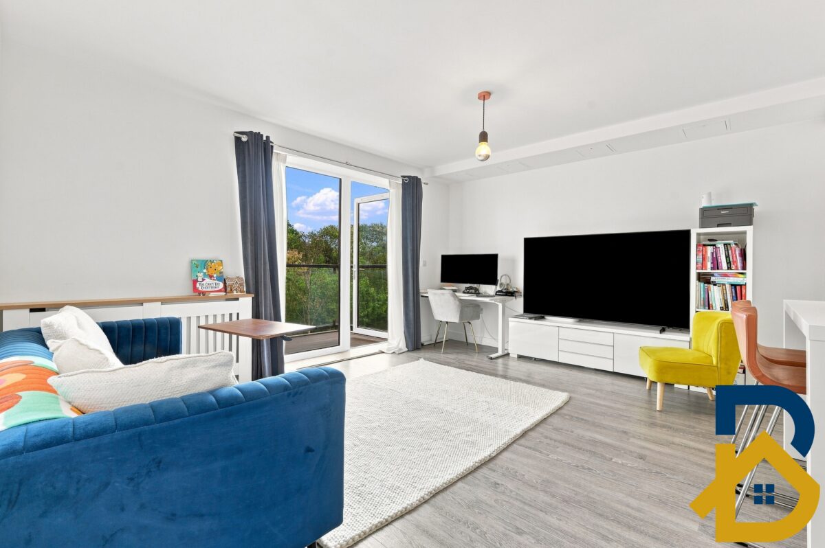 Huntingdon Drive, Baneberry Lodge, RM3