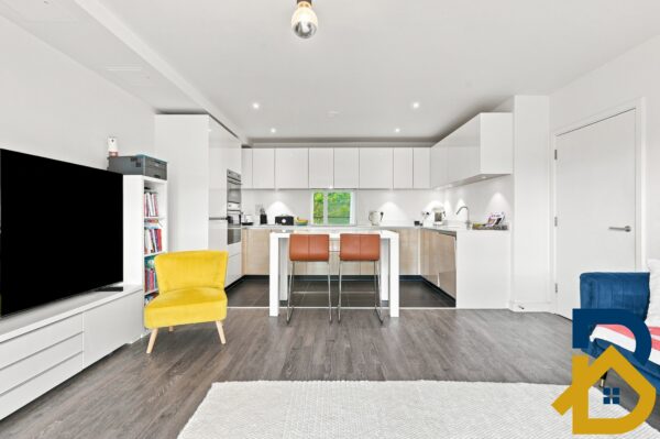 Huntingdon Drive, Baneberry Lodge, RM3