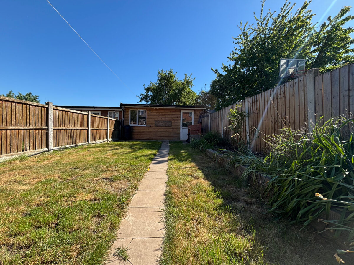 Wood Lane, Dagenham, RM8