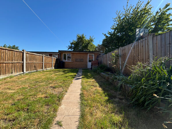 Wood Lane, Dagenham, RM8