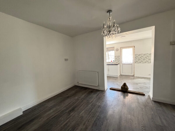 Wood Lane, Dagenham, RM8